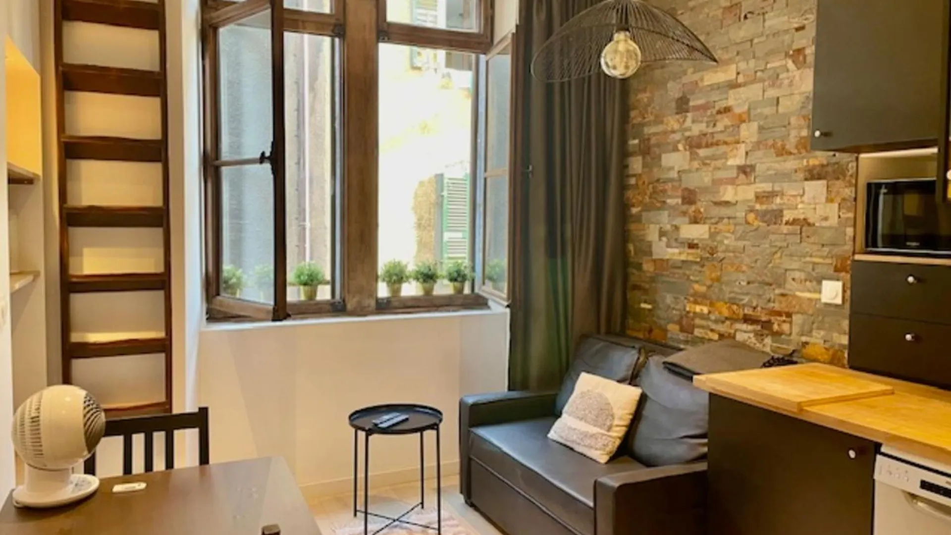 Le Rousseau - Beautiful Studio In Old Town Annecy